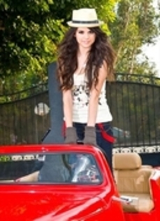 20547325_IWBYSUDXO - Selena Gomez-sedinta photo45