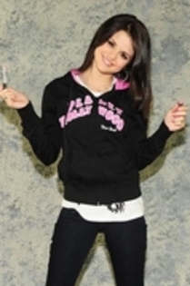 20849348_SNDPFPAED - Selena Gomez-sedinta photo50