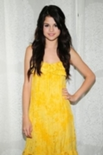 20927817_HVQPYIXFR - Selena Gomez-sedinta photo51