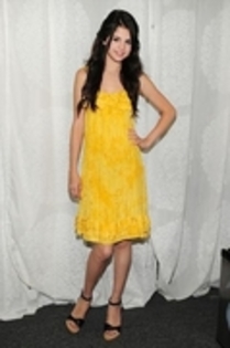 20927819_QMZDWKRBS - Selena Gomez-sedinta photo51