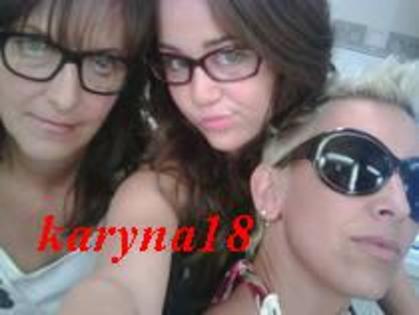 CDHGLCHIDHKWVUNOSMS - Poze rare Miley