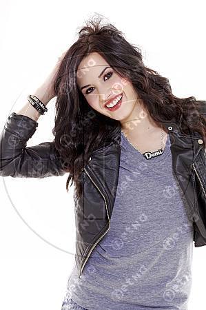 Demi (3)