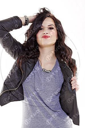 Demi (4)
