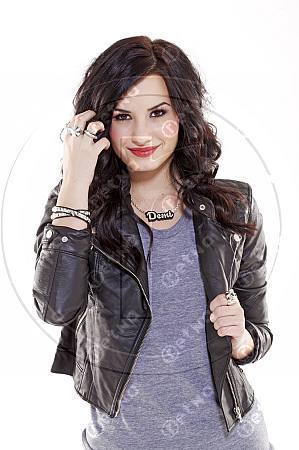 Demi (7)