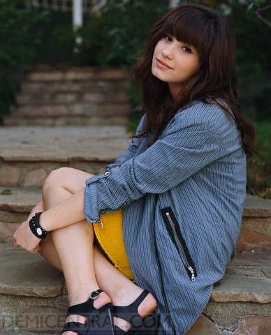 Demi (25)
