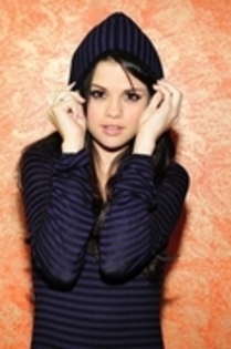 21650661_GKPJXMNKZ - Selena Gomez-sedinta photo63