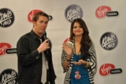 26424430_ZQQLSJILQ - December 6th-KDWB 1013 Jingle Ball