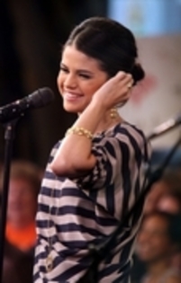 22078458_GMMLHVTBM - Good Morning America-september 2010 Awards Concert