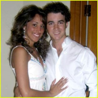 kevin-jonas-danielle - Kevin Jonas Vrea Copii