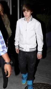  - x At Ari Ya Sushi with Justin Bieber - 10th May 2010