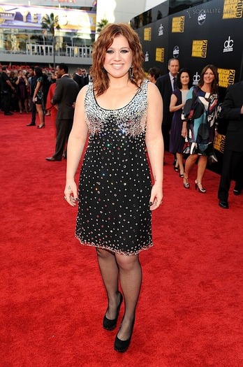 post_image-kelly-clarkson-american-music-awards-photos-11222009-01 - Divele pe Covorul Rosu La American Music Awards 2010-Lista