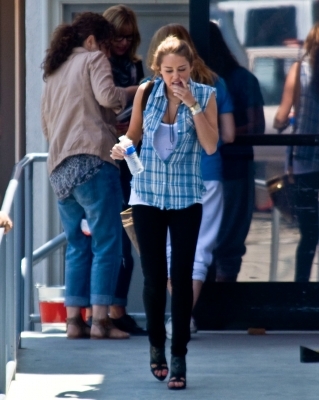  - x Heading to a rehearsal studio in Burbank - 15th May 2010