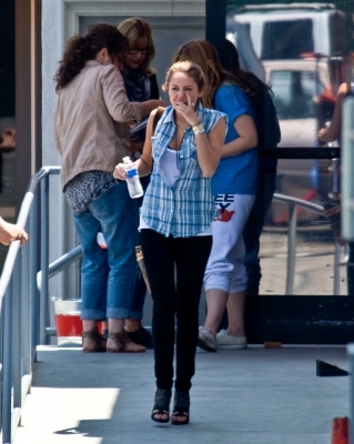  - x Heading to a rehearsal studio in Burbank - 15th May 2010