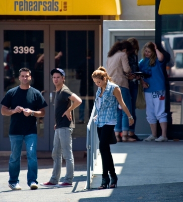  - x Heading to a rehearsal studio in Burbank - 15th May 2010