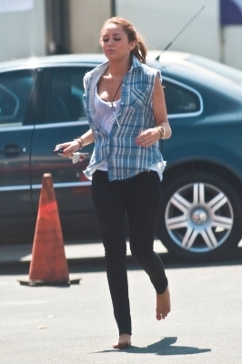  - x Heading to a rehearsal studio in Burbank - 15th May 2010