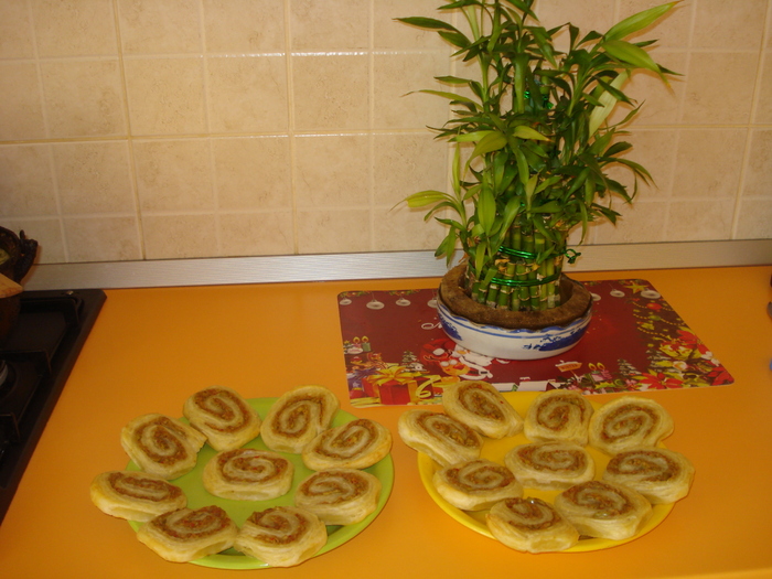 RULOURI CU TON SI MASLINE - GUSTOS