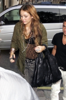  - x At a Topshop in central London - 04th June 2010