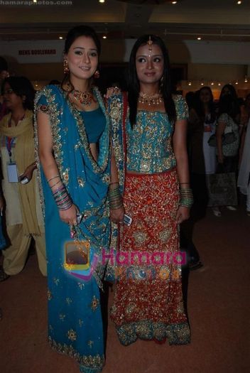 normal_Sara Khan, Parul Chauhan at the Inauguration of Star Parivaar Asia Wedding Fair in J W Mariot - Parul Chauhan-_-Ragini