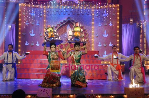 normal_Pooja Gor and Parul Chauhan Performing at Diwali Dilo Ki of Star Plus 2 - Parul Chauhan-_-Ragini