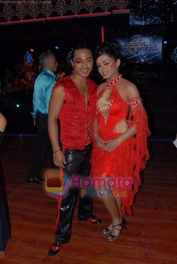 normal_Parul Chauhan on location of Jhalak Dikhla Ja 4 in Filmistan on 14th March 2009 (2)