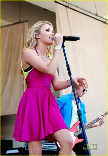 Emily Osment (8) - Emily in concert