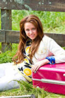 25166160_ZBGETOGUM - hannah montana forever si maily