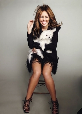 Miley (41) - Glamour Magazine