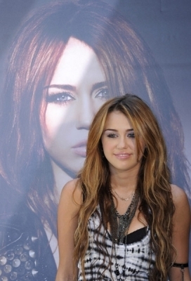 Miley (62) - Miley - Cant be tamed