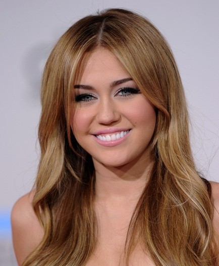 American Music Awards 2010  (5) - Miley at AMA 2010