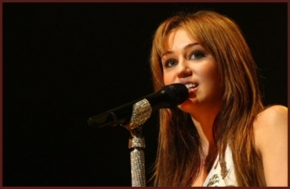 Miley in concert (6)