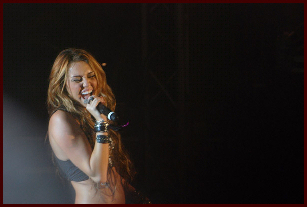 Miley in concert (52)