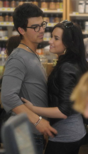 Demi Lovato & Joe Jonas