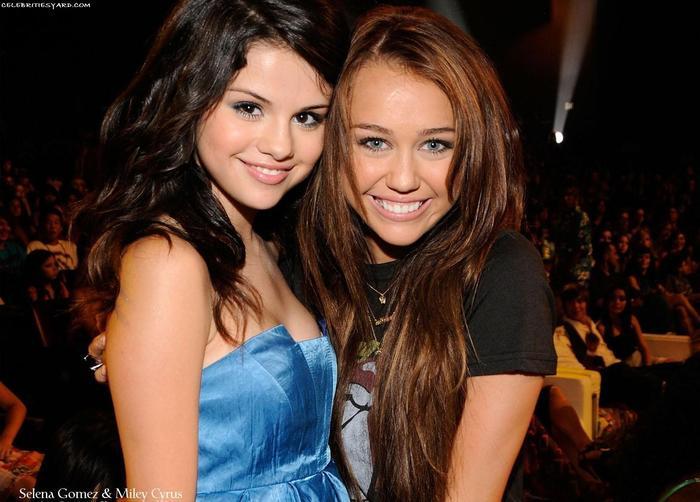 Selena and Miley (6)