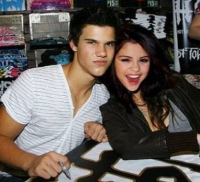 Selena and Taylor (21)