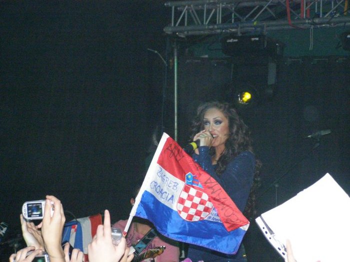t81df8 - 00 Anahi