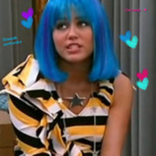 24162139_CONSZSDSQ - Miley Cyrus cu o peruca albastra