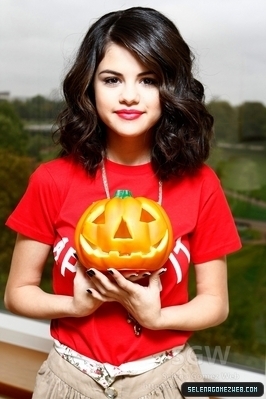 Selena (50) - Selena Gomez