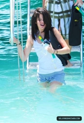 Selena (2) - Selena Gomez