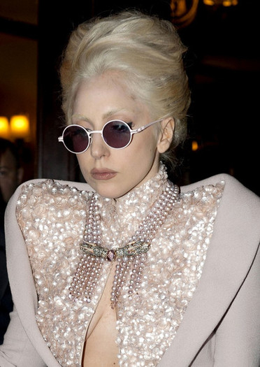 Gaga+goes+vintage+Dmp_3BjlIT_l - lady gaga in paris