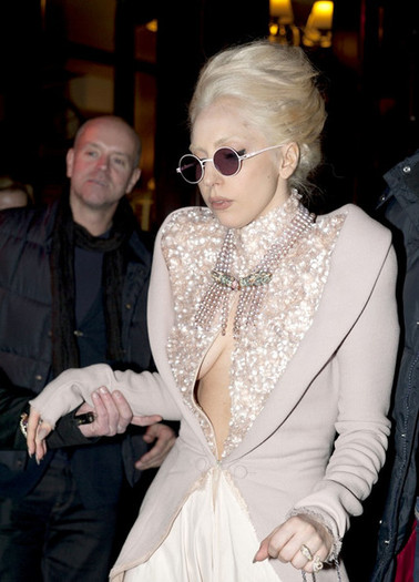 Gaga+goes+vintage+f6OuNL1IXCCl - lady gaga in paris