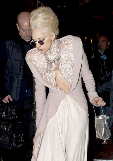 Gaga+goes+vintage+oWpK4RpyWPzl - lady gaga in paris