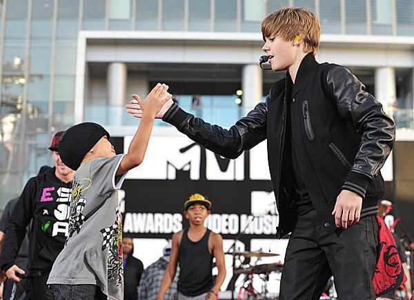  - Justin Rehearsels for VMA 2010