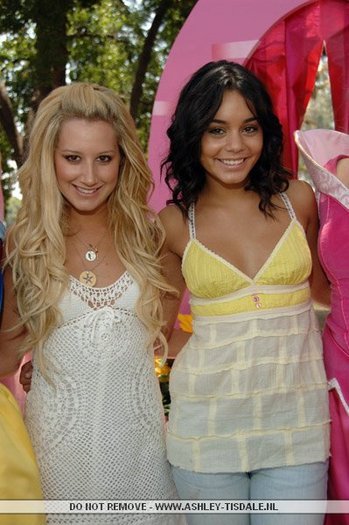 Vanessa & Ashley (13)