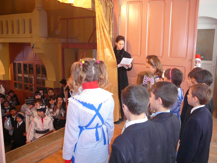 P1210972 - 21 dec 2010 Serbare Scoala Visina Noua