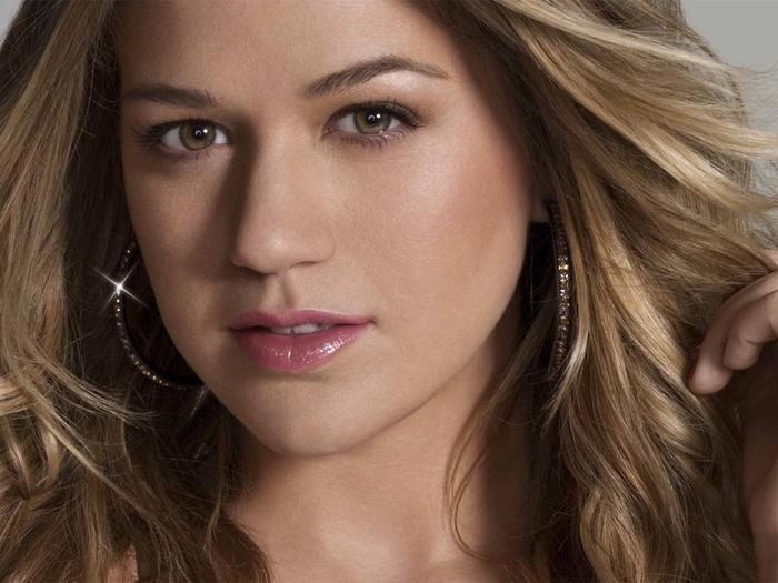 Kelly Clarkson (26) - Kelly Clarkson