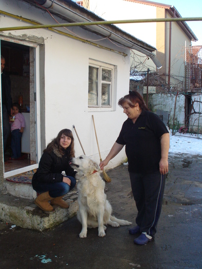 CRISTINA,MARIA SI CATELUL KARINEI