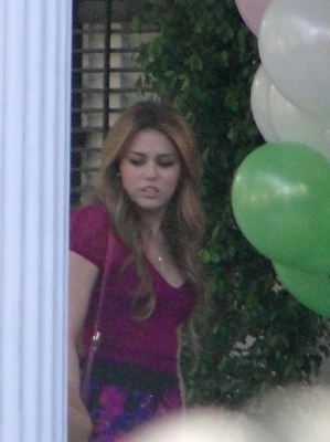 normal_010 - So Undercover On The Set 21st December 2010-00