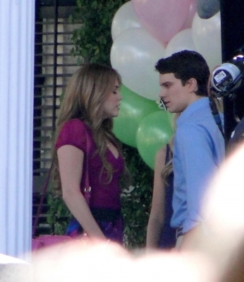 normal_011 - So Undercover On The Set 21st December 2010-00