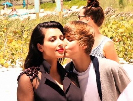 justin-bieber-kisses-kim-kardashian