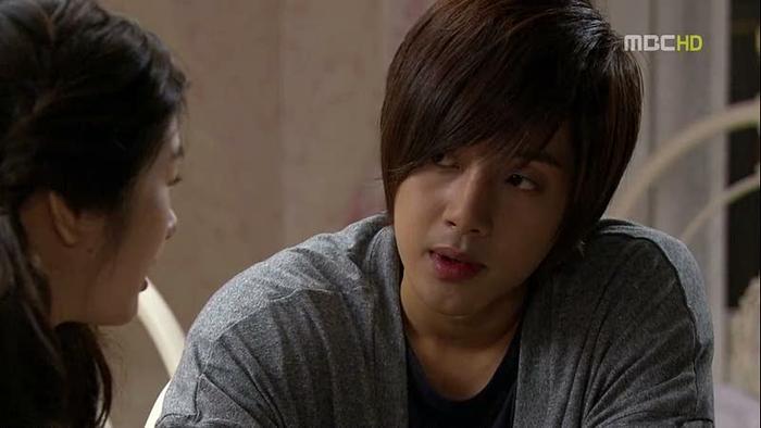 kiss02-00196 - Playful Kiss